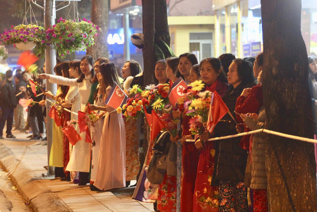 Hình ảnh lay động lòng du khách của người Việt dịp Thượng đỉnh Triều - Mỹ